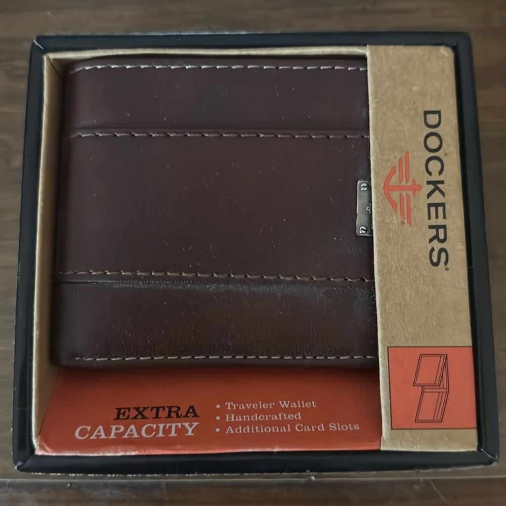 Dockers wallet NWT light brown